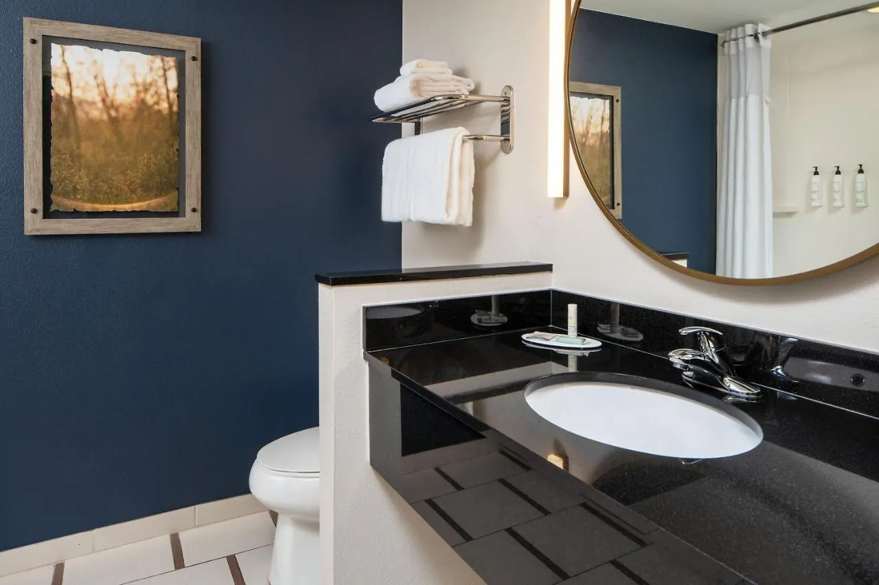 Fairfield Inn & Suites By Marriott דסטין מלון